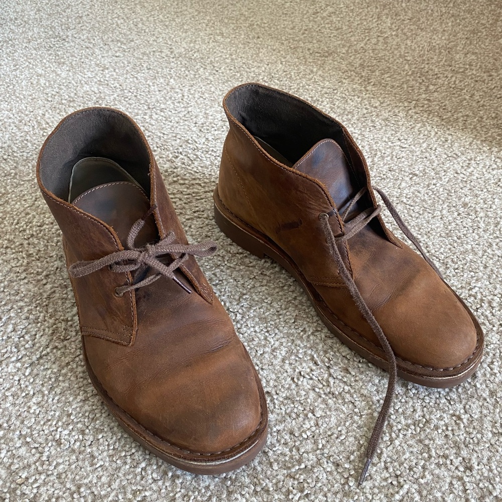 Clarks desert boots in brown leather size 10.5
